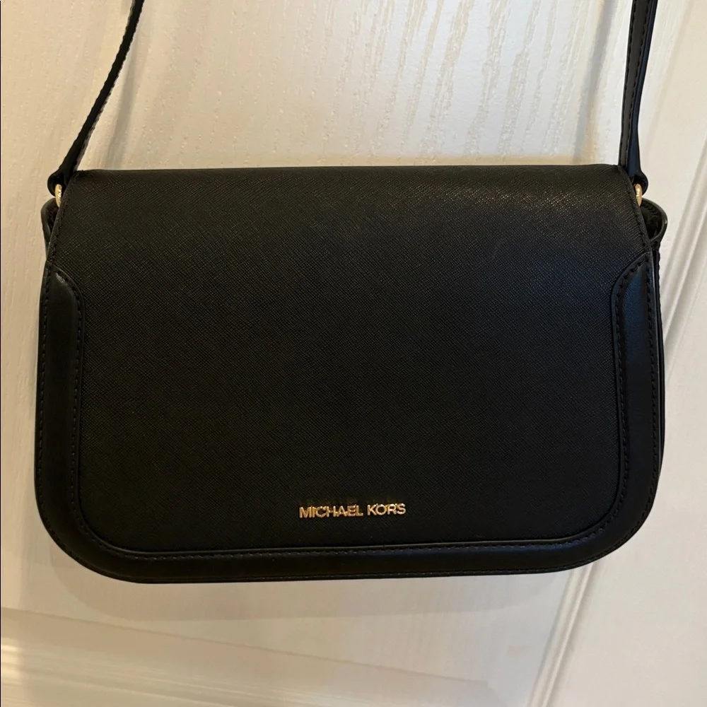 NWOT Michael Kors Jet Set East West‎ Crossbody Gold Tone hardware Black
